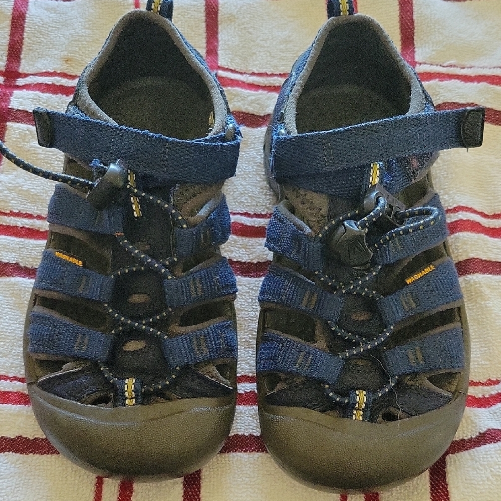 Keen Blue Sport Sandals with Closed-Toe Design